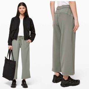 Lululemon On the Fly Wide-Leg 7/8 Pant Woven 10